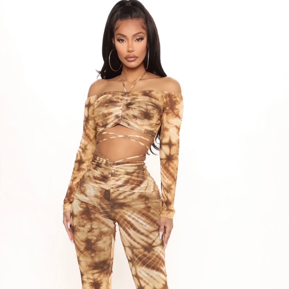 FASHION NOVA 2 PC SET. BROWN/TieDie Pattern (L)